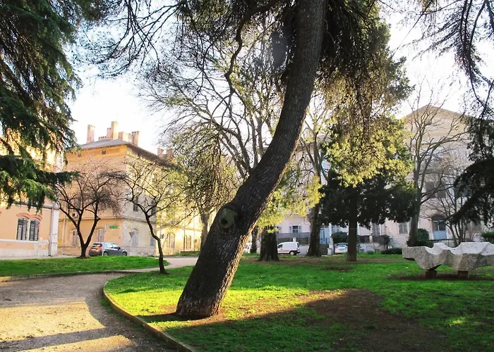 Ivna 아파트 풀라